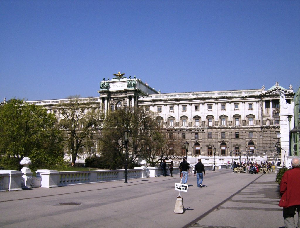 voorzijde Hofburg, Wenen (c) 2017 OostenrijkVakantieland.nl